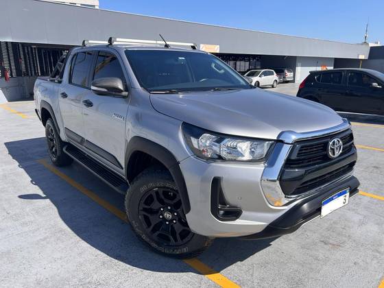 TOYOTA HILUX 2.7 VVT-i FLEX CD SRV 4X4 AUTOMÁTICO