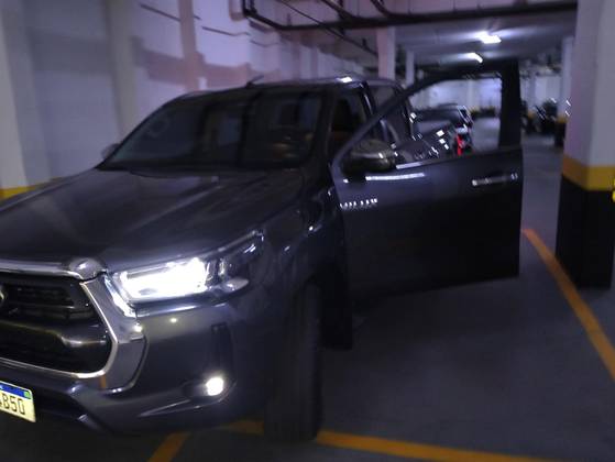 TOYOTA HILUX 2.8 D-4D TURBO DIESEL CD SRX 4X4 AUTOMÁTICO
