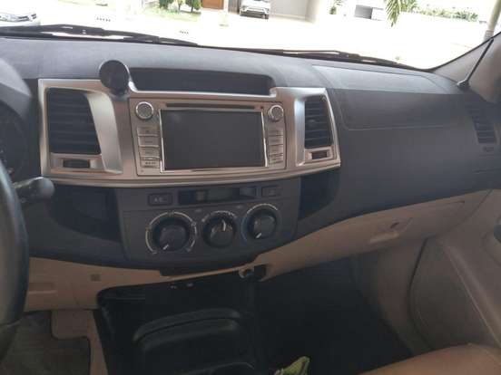 TOYOTA-HILUX SW4-2.7 SR 4X2 16V FLEX 4P AUTOMÁTICO TOYOTA-HILUX SW4-2013