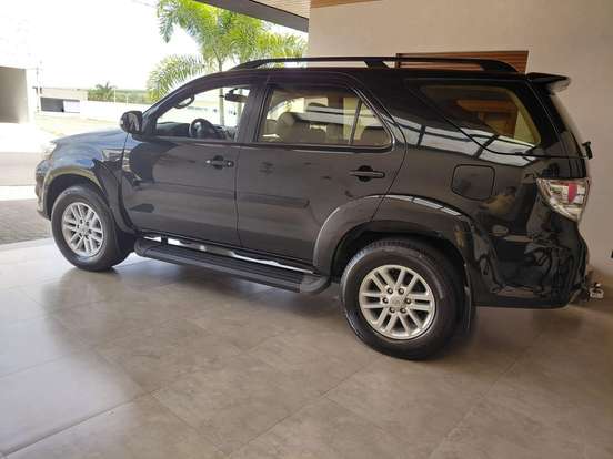 TOYOTA-HILUX SW4-2.7 SR 4X2 16V FLEX 4P AUTOMÁTICO TOYOTA-HILUX SW4-2013