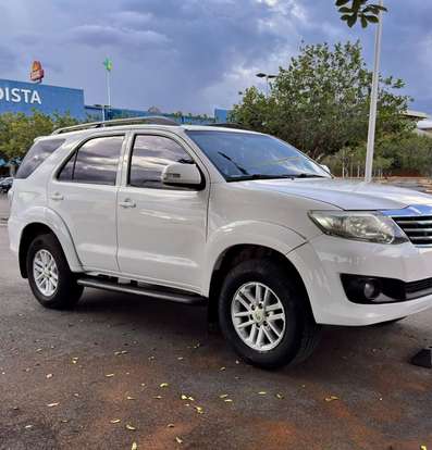 TOYOTA-HILUX SW4-2013