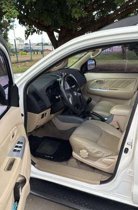 TOYOTA-HILUX SW4-2013