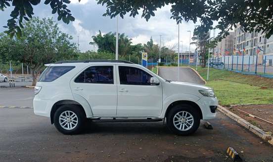 TOYOTA-HILUX SW4-2013