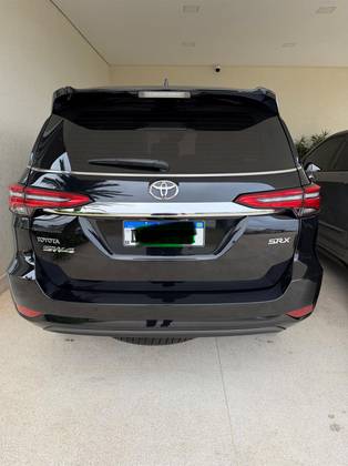 TOYOTA HILUX SW4 2.8 D-4D TURBO DIESEL SRX 7L 4X4 AUTOMÁTICO