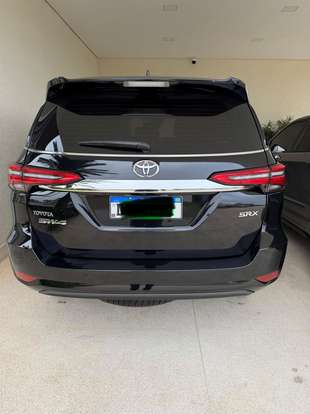 TOYOTA-HILUX SW4-2023