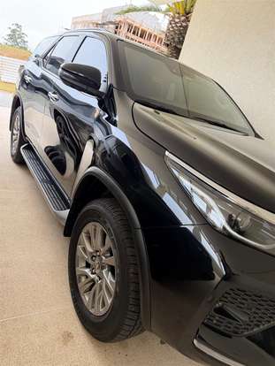 TOYOTA-HILUX SW4-2023