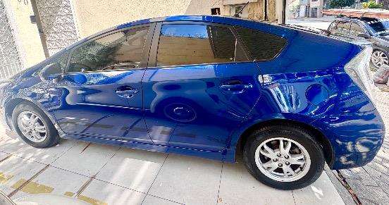 TOYOTA-PRIUS-2012