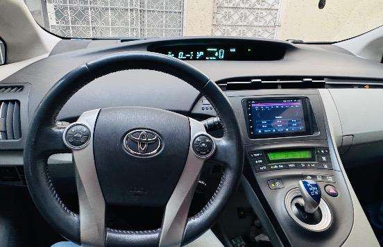 TOYOTA-PRIUS-2012
