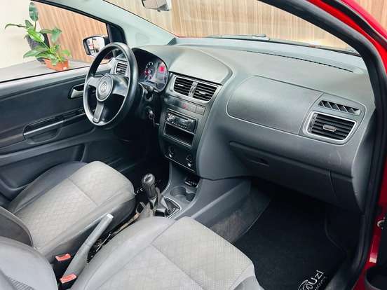 VOLKSWAGEN-FOX-2014
