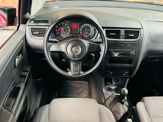 VOLKSWAGEN-FOX-1.0 MI 8V FLEX 4P MANUAL VOLKSWAGEN-FOX-2014