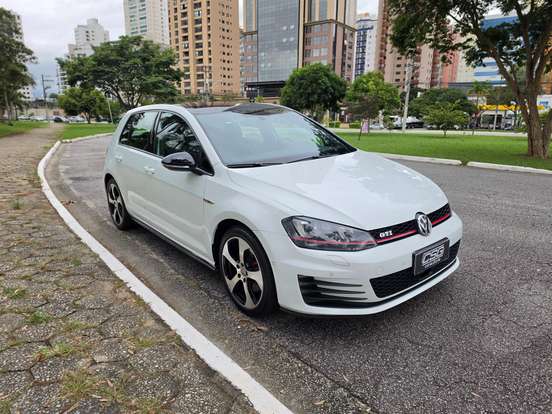 VOLKSWAGEN-GOLF-2016