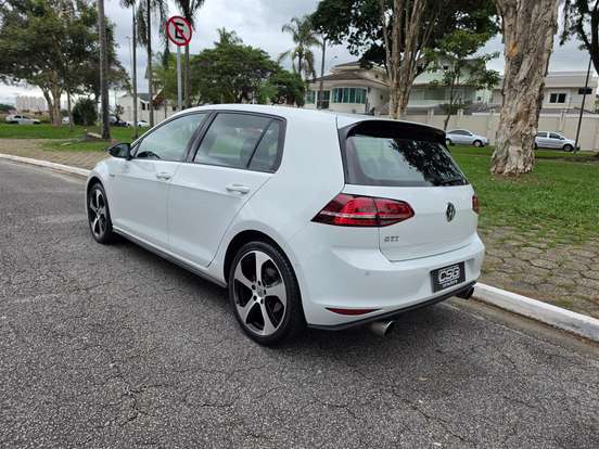 VOLKSWAGEN-GOLF-2016