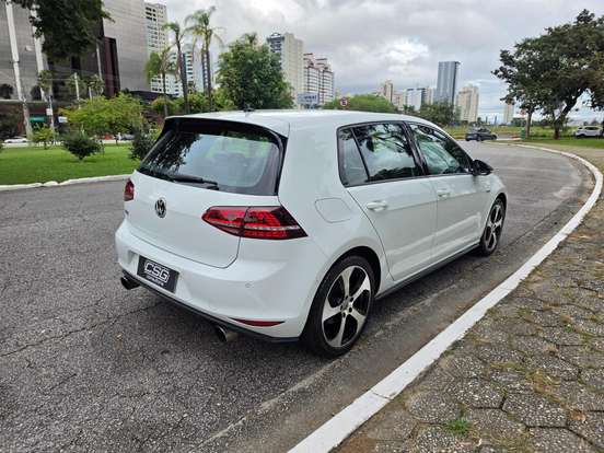 VOLKSWAGEN-GOLF-2016