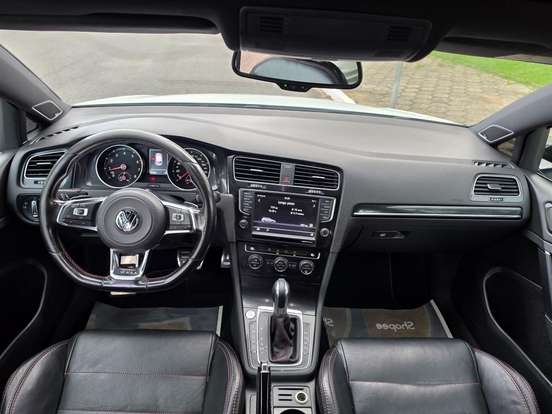 VOLKSWAGEN-GOLF-2016