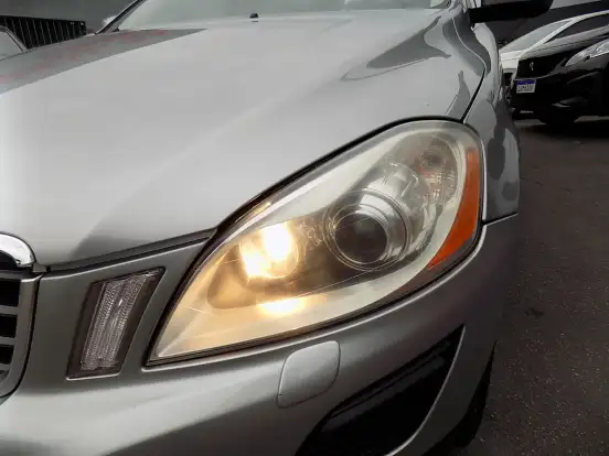 VOLVO-XC60-2011