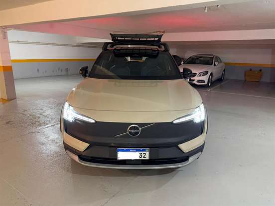 VOLVO-EX30-2025