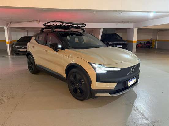 VOLVO-EX30-2025