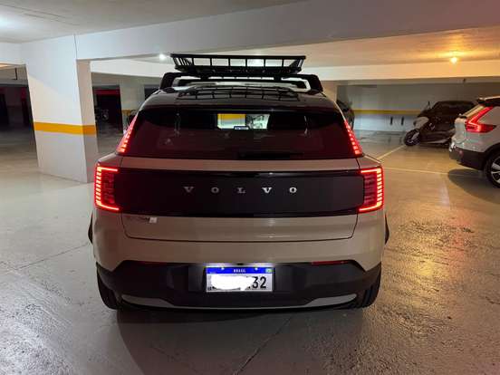 VOLVO-EX30-2025