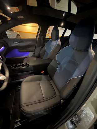 VOLVO-EX30-2025