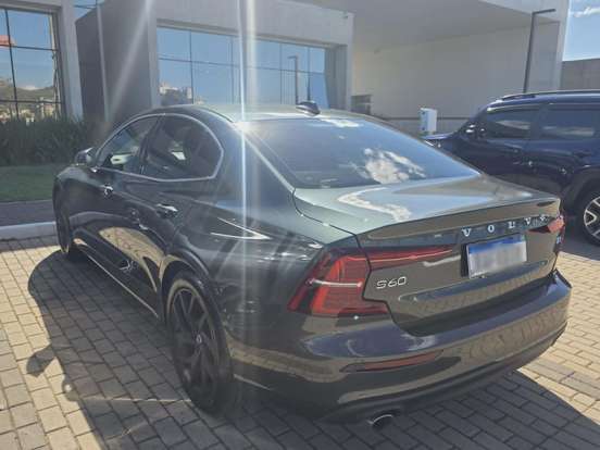 VOLVO-S60-2.0 T4 MOMENTUM GASOLINA 4P AUTOMÁTICO VOLVO-S60-2019