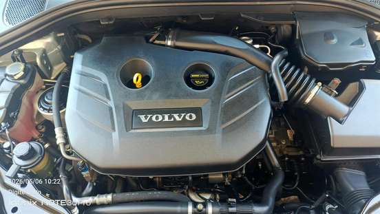 VOLVO-XC60-2014