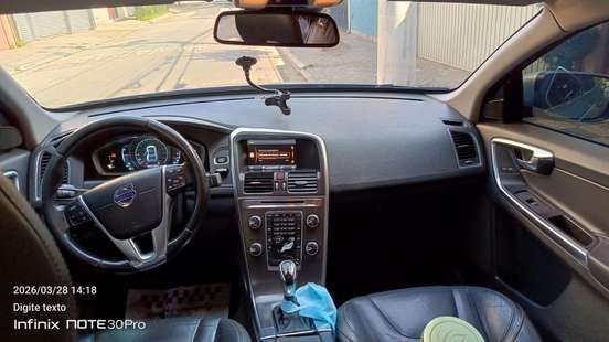 VOLVO-XC60-2014