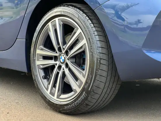 BMW-118i-2022