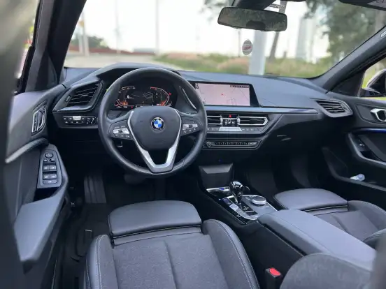 BMW-118i-2022
