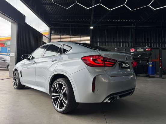 BMW-X6-4.4 M 4X4 COUPÉ V8 32V BI-TURBO GASOLINA 4P AUTOMÁTICO BMW-X6-2017