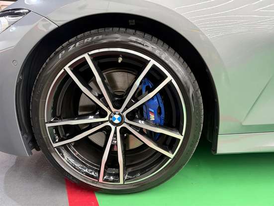 BMW-320i-2023
