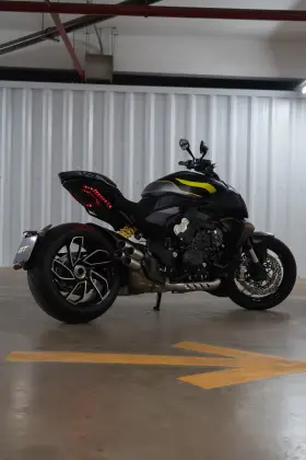 DUCATI DIAVEL V4 