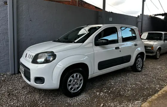 FIAT UNO 1.0 EVO VIVACE 8V FLEX 4P MANUAL FIAT UNO 1.0 EVO VIVACE 8V FLEX 4P MANUAL