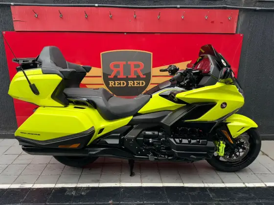 HONDA GL 1800 GOLD WING TOUR HONDA GL 1800 GOLD WING TOUR