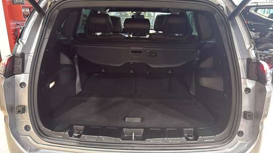 JEEP-COMMANDER-2023