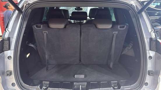 JEEP-COMMANDER-2023