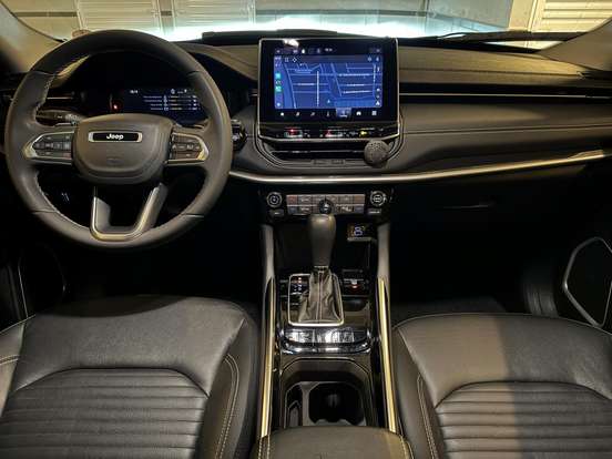 JEEP-COMMANDER-2023