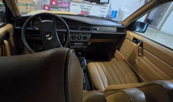 MERCEDES-BENZ-190 E-1983