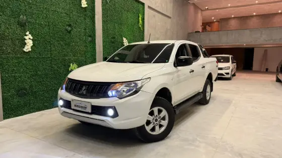 MITSUBISHI L200 TRITON 2.4 16V TURBO DIESEL SPORT GL CD 4P 4X4 MANUAL MITSUBISHI L200 TRITON 2.4 16V TURBO DIESEL SPORT GL CD 4P 4X4 MANUAL