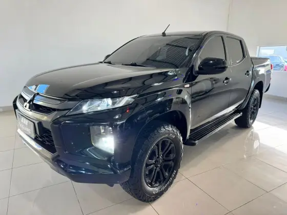 MITSUBISHI L200 TRITON 2.4 16V TURBO DIESEL SPORT GLS CD 4P 4X4 AUTOMÁTICO MITSUBISHI L200 TRITON 2.4 16V TURBO DIESEL SPORT GLS CD 4P 4X4 AUTOMÁTICO