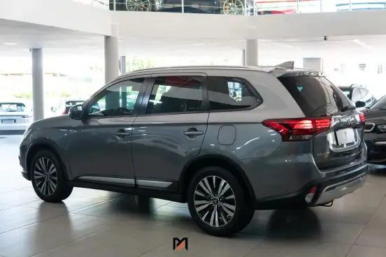 MITSUBISHI-OUTLANDER-2.0 MIVEC GASOLINA HPE AUTOMÁTICO MITSUBISHI-OUTLANDER-2020