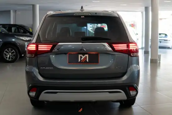 MITSUBISHI-OUTLANDER-2020