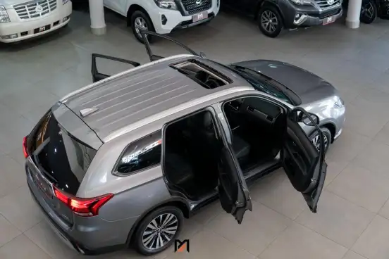 MITSUBISHI-OUTLANDER-2020