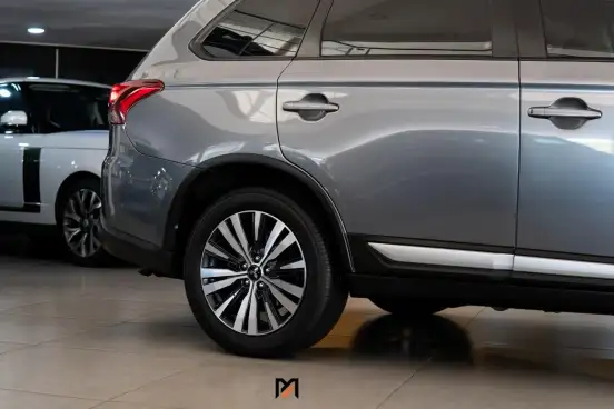 MITSUBISHI-OUTLANDER-2020