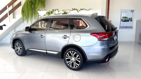 MITSUBISHI-OUTLANDER-3.0 GT 4X4 V6 24V GASOLINA 4P AUTOMÁTICO MITSUBISHI-OUTLANDER-2016