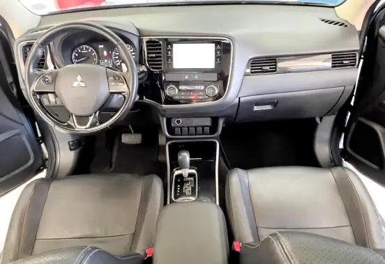 MITSUBISHI-OUTLANDER-3.0 GT 4X4 V6 24V GASOLINA 4P AUTOMÁTICO MITSUBISHI-OUTLANDER-2016