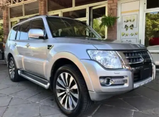 MITSUBISHI PAJERO FULL 3.8 HPE 4X4 V6 24V GASOLINA 4P AUTOMÁTICO MITSUBISHI PAJERO FULL 3.8 HPE 4X4 V6 24V GASOLINA 4P AUTOMÁTICO