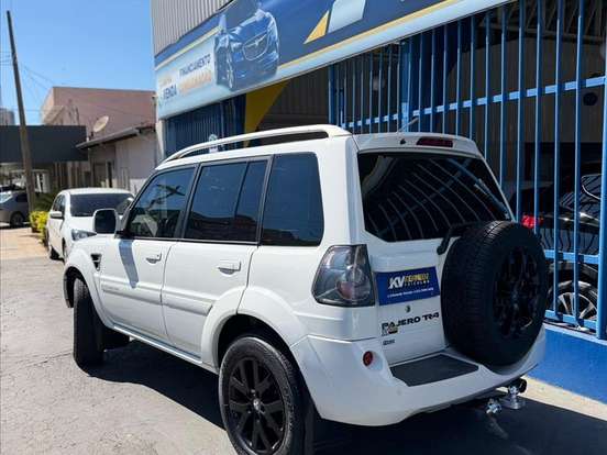 MITSUBISHI-PAJERO TR4-2.0 4X2 16V 140CV FLEX 4P MANUAL MITSUBISHI-PAJERO TR4-2013