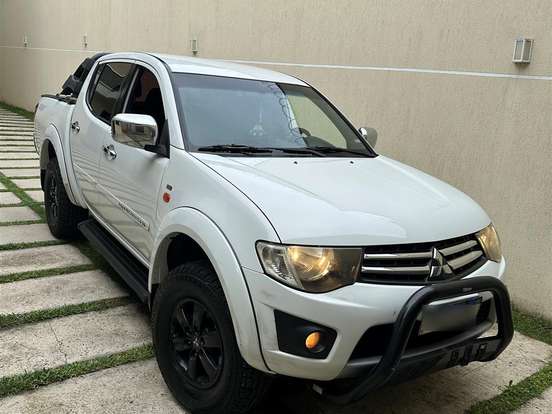 MITSUBISHI-L200 TRITON-2.4 HLS 4X2 CD 16V FLEX 4P MANUAL MITSUBISHI-L200 TRITON-2015
