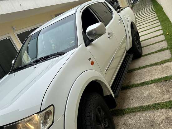 MITSUBISHI-L200 TRITON-2.4 HLS 4X2 CD 16V FLEX 4P MANUAL MITSUBISHI-L200 TRITON-2015