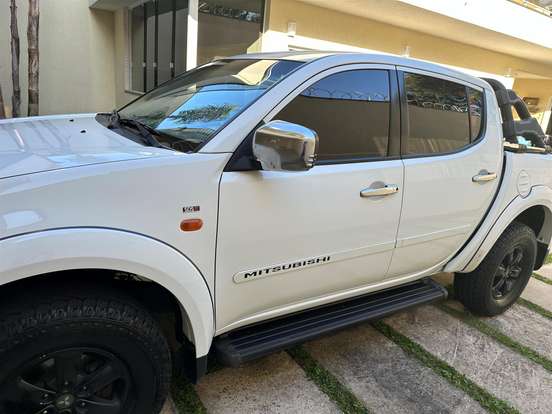 MITSUBISHI-L200 TRITON-2.4 HLS 4X2 CD 16V FLEX 4P MANUAL MITSUBISHI-L200 TRITON-2015